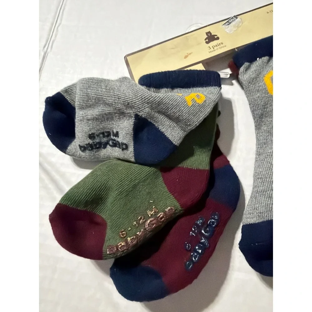 BabyGap 3 Pairs Logo Varsity Socks 6-12 Months Grey Burgundy Olive Non-Slip NEW